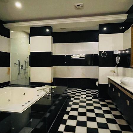Royal Garden Motel - Chiayi Branch Buitenkant foto