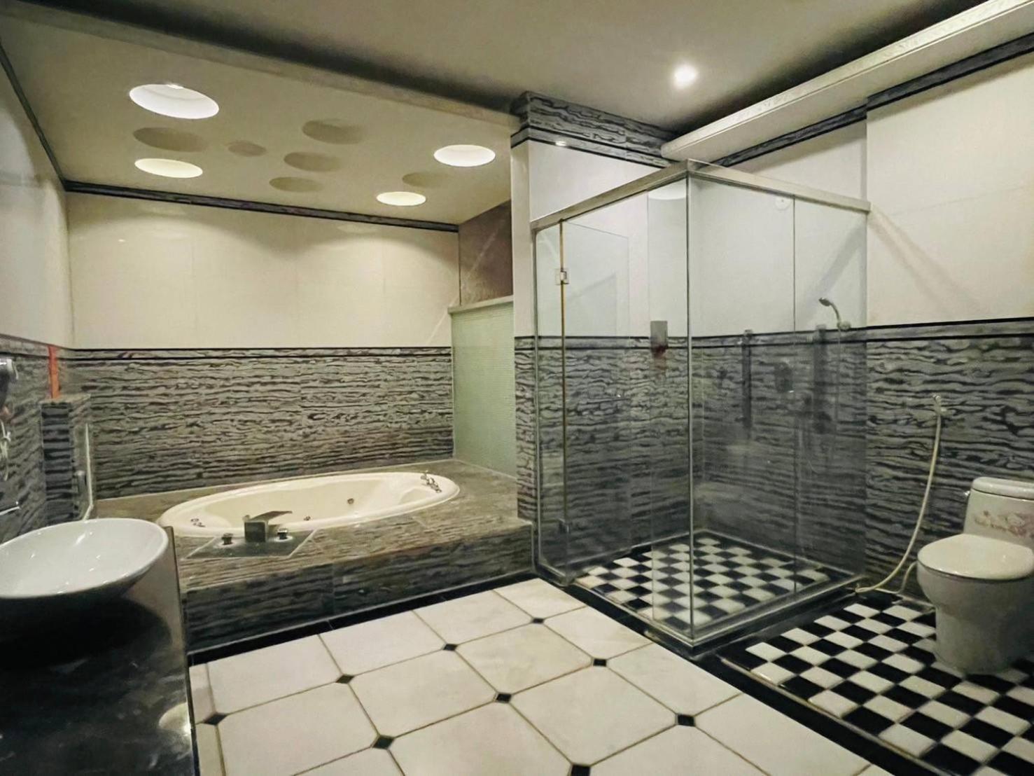 Royal Garden Motel - Chiayi Branch Buitenkant foto