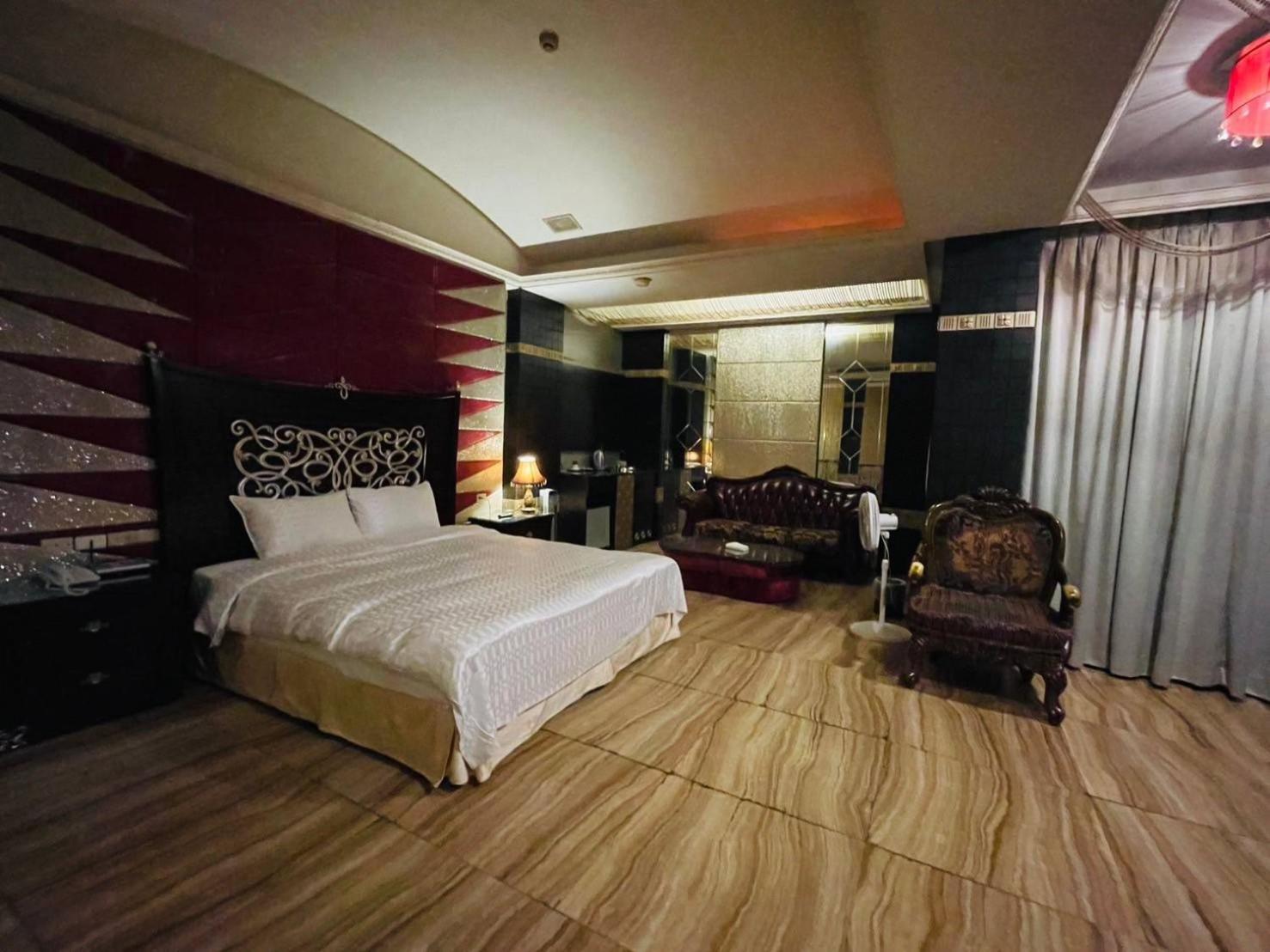 Royal Garden Motel - Chiayi Branch Buitenkant foto