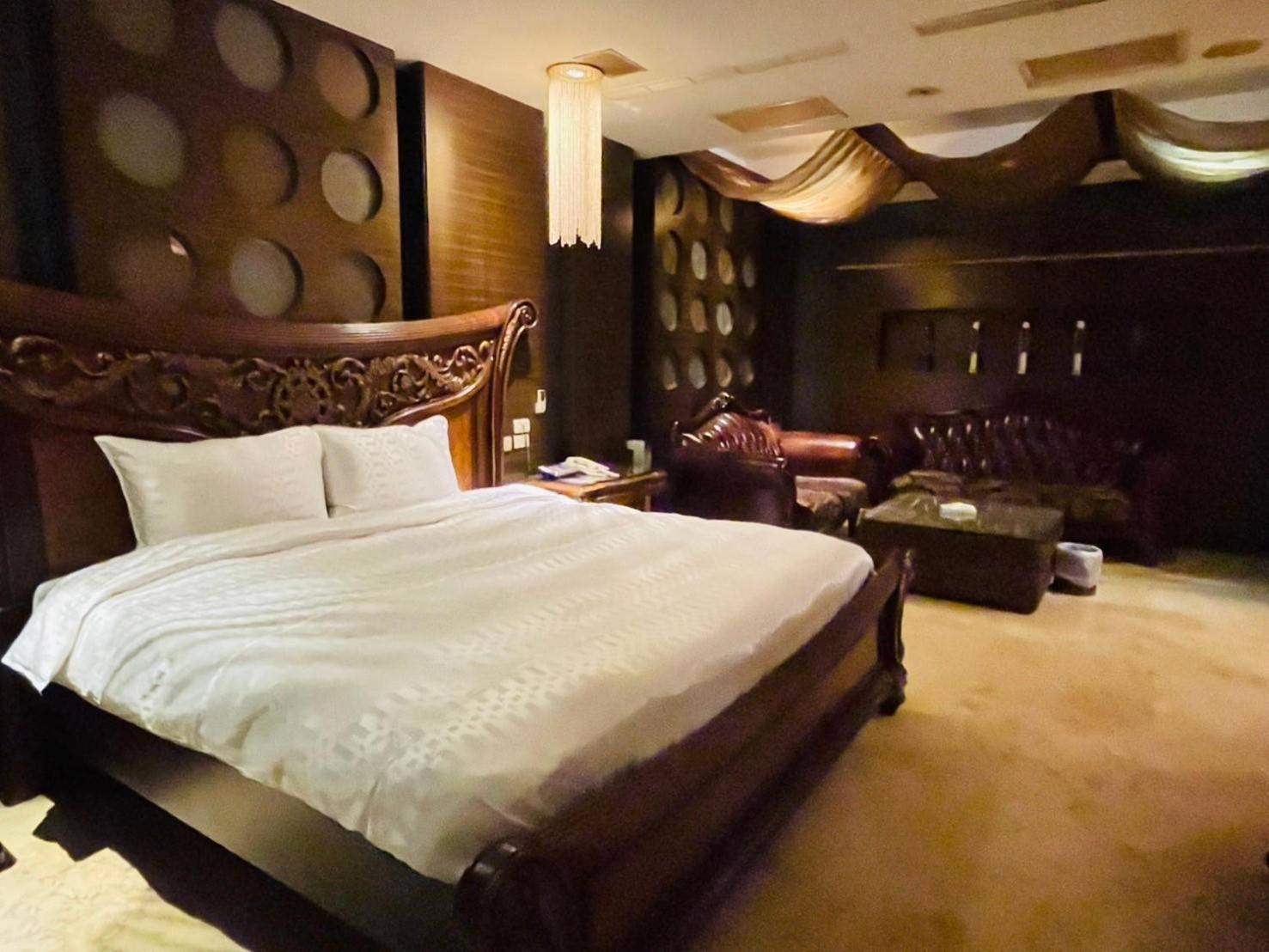 Royal Garden Motel - Chiayi Branch Buitenkant foto